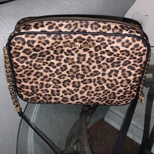 Leopard Print Michael Kors Crossbody Purse in Good condition